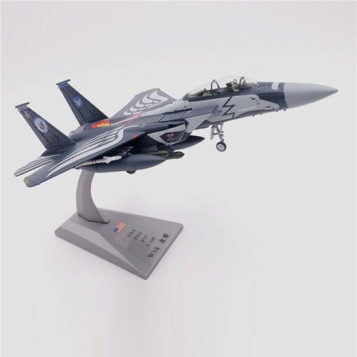 Us Air Force F-15E Fighting Eagle All-Weather Dual Mision 1/100 Scale Model. 6